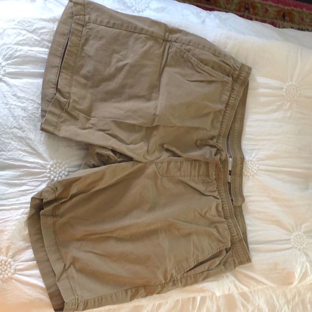 Gap men’s xl jogger shorts in khaki